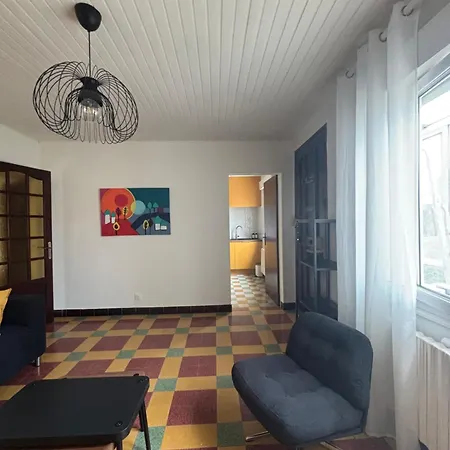 Calme Et Lumineux, Cour Exterieure, Repas Maison Possibles - Proche Gare Et Centre Apartment Nîmes